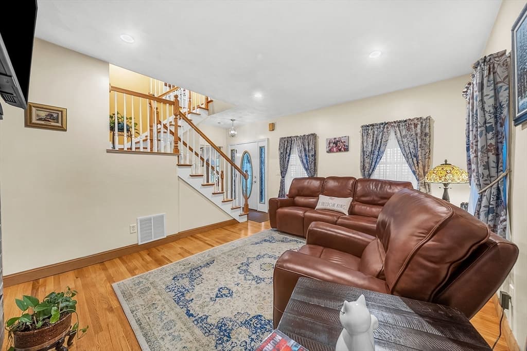 Single Family Residence at 13 Oak St, Boston MA 02129, Boston, photo 9 of 30