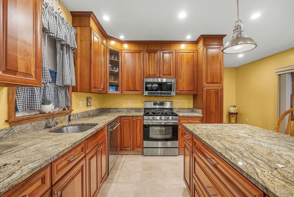 Single Family Residence at 13 Oak St, Boston MA 02129, Boston, photo 14 of 30