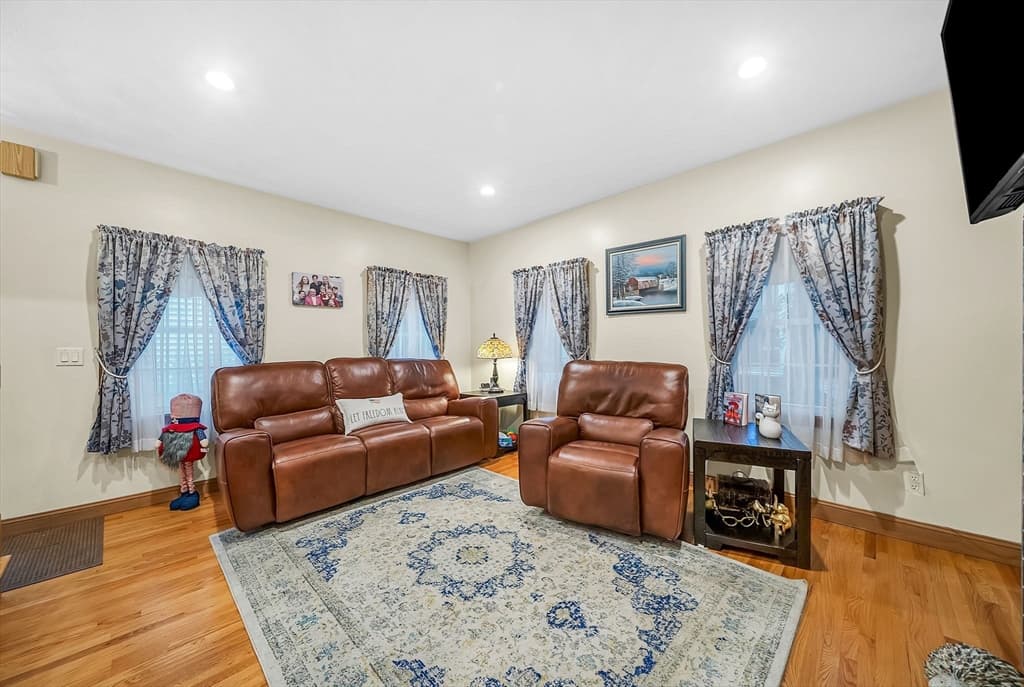 Single Family Residence at 13 Oak St, Boston MA 02129, Boston, photo 8 of 30