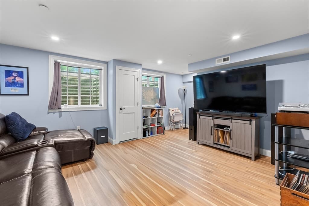Condominium at 83 High Street # 4, Ipswich MA 01938, photo 21 of 34