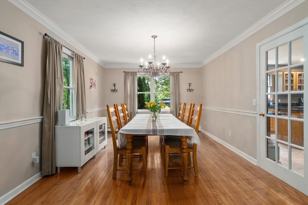 Single Family Residence at 6 Nicholas Dr, Franklin MA 02038, photo 6 of 22