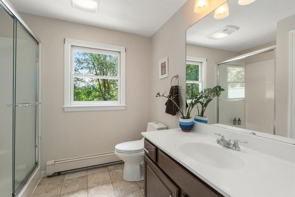 Single Family Residence at 6 Nicholas Dr, Franklin MA 02038, photo 12 of 22