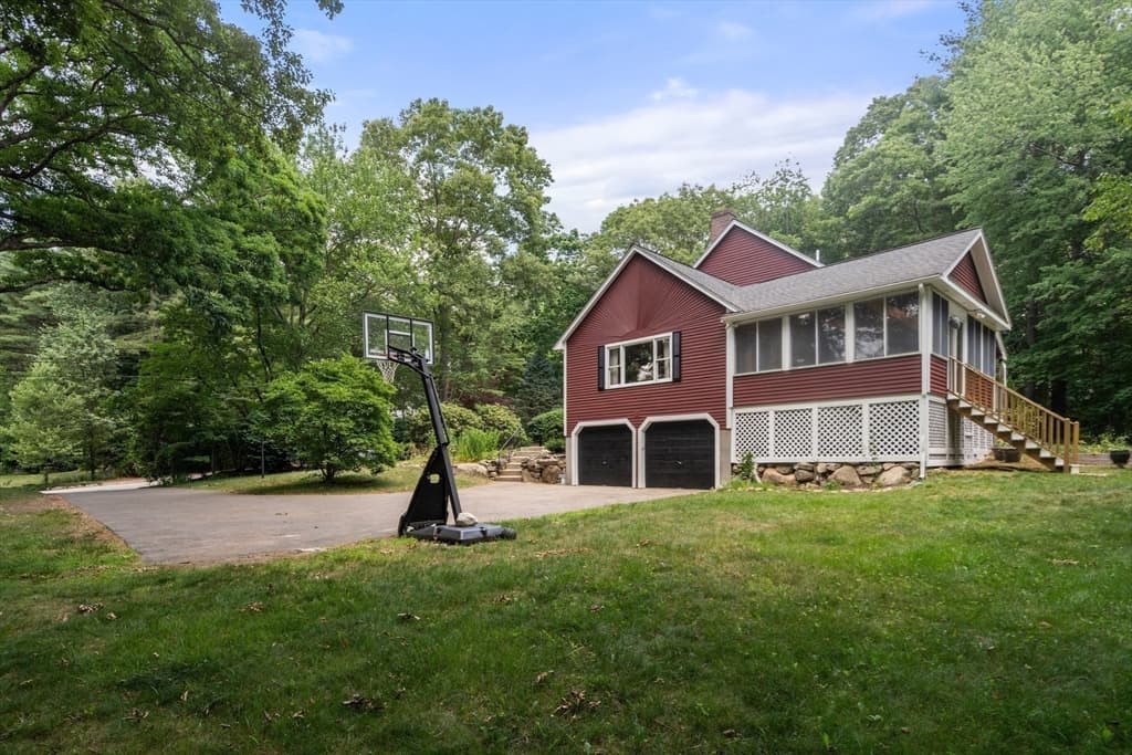Single Family Residence at 6 Nicholas Dr, Franklin MA 02038, photo 20 of 22