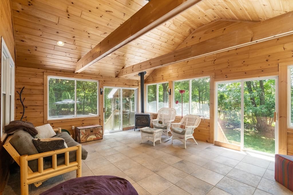 Single Family Residence at 6 Nicholas Dr, Franklin MA 02038, photo 14 of 22