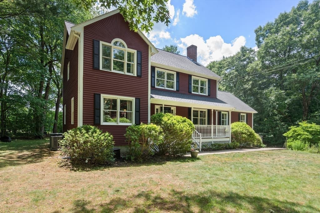 Single Family Residence at 6 Nicholas Dr, Franklin MA 02038, photo 18 of 22