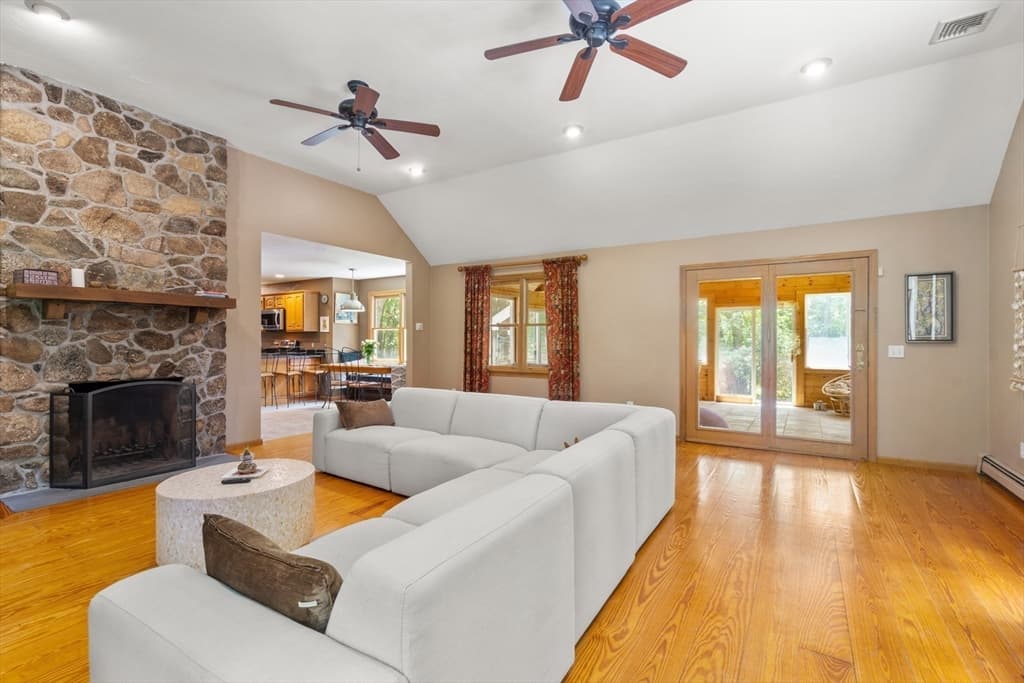 Single Family Residence at 6 Nicholas Dr, Franklin MA 02038, photo 8 of 22