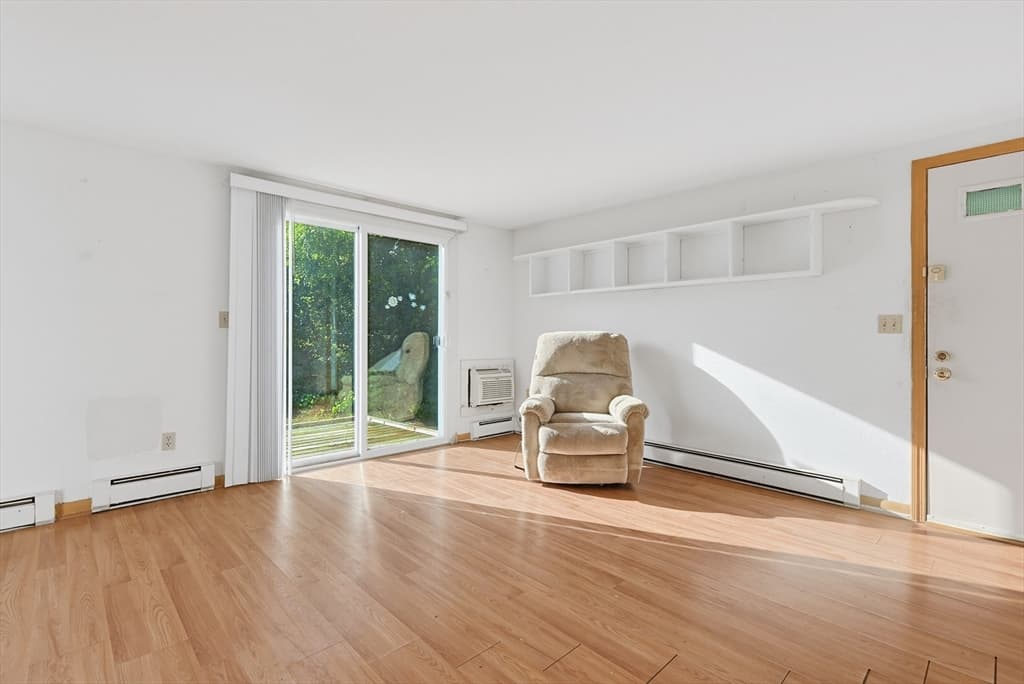 Condominium at 18 Cobb Ave # 18, Yarmouth MA 02675, Yarmouth, photo 6 of 29