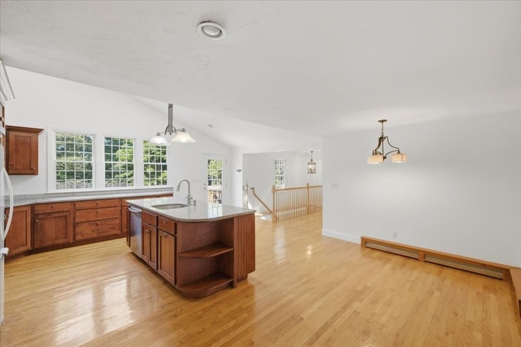 Single Family Residence at 320 First Parish Rd, Scituate MA 02066, photo 11 of 34