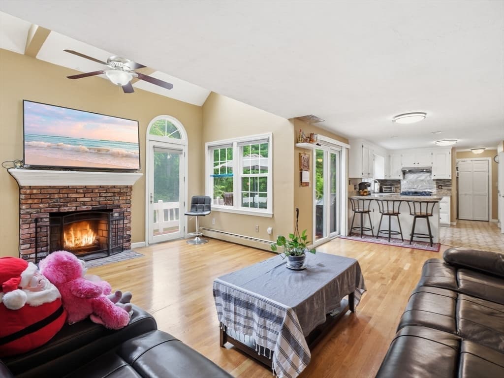 293 Davis Street, Northborough MA 01532 photo 9