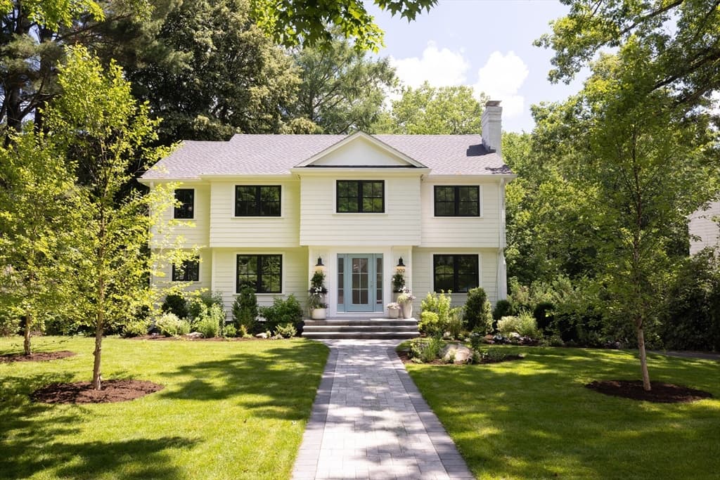 209 Bristol Rd, Wellesley MA 02481