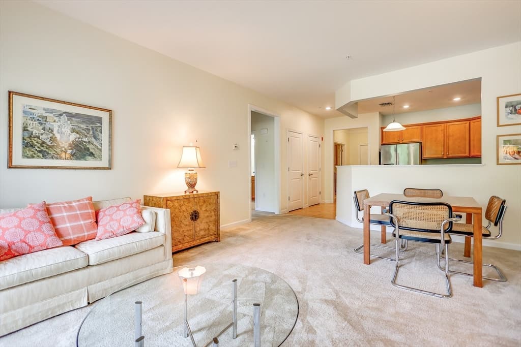 Condominium at 36 Abigail Way # 1009, Reading MA 01867, Reading, photo 5 of 29