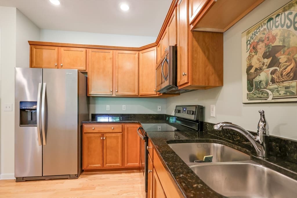 Condominium at 36 Abigail Way # 1009, Reading MA 01867, Reading, photo 9 of 29