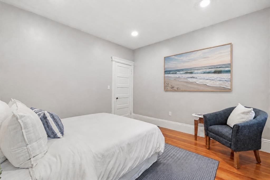 Condominium at 33 Rosemont # A, Boston MA 02122, photo 16 of 23