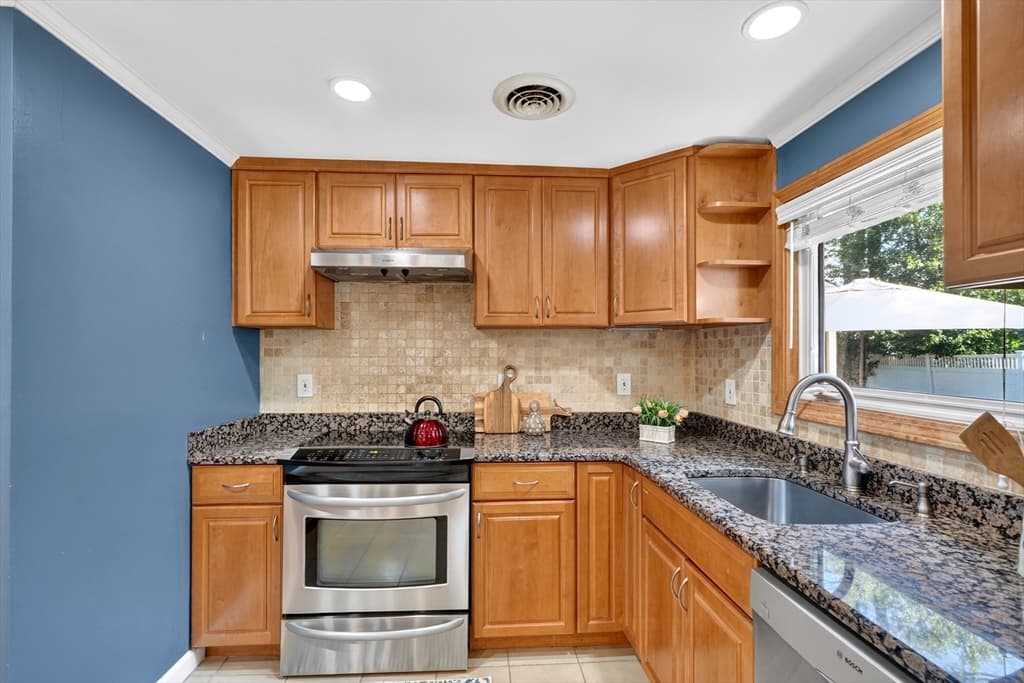 32 Bobolink Rd, Wellesley MA 02481 photo 8