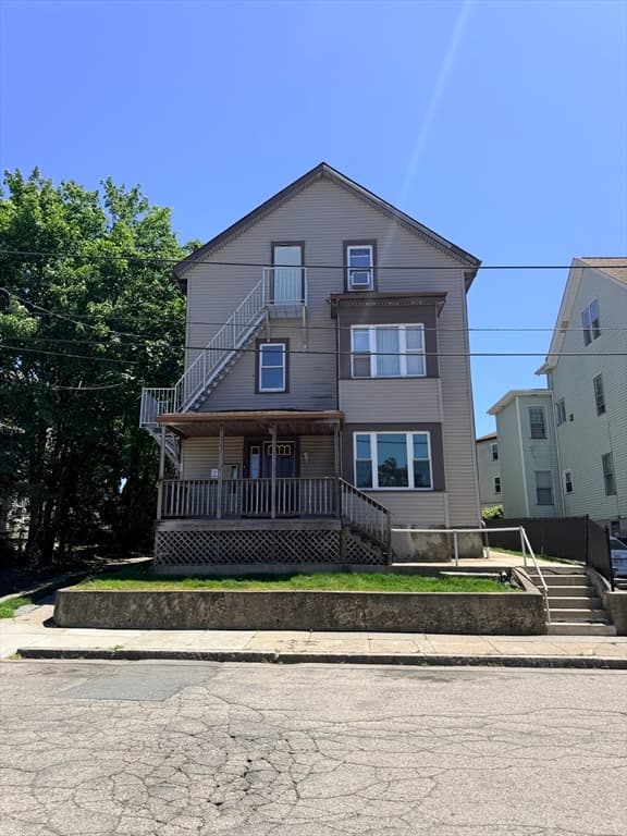 48 Tuttle St, Fall River MA 02724