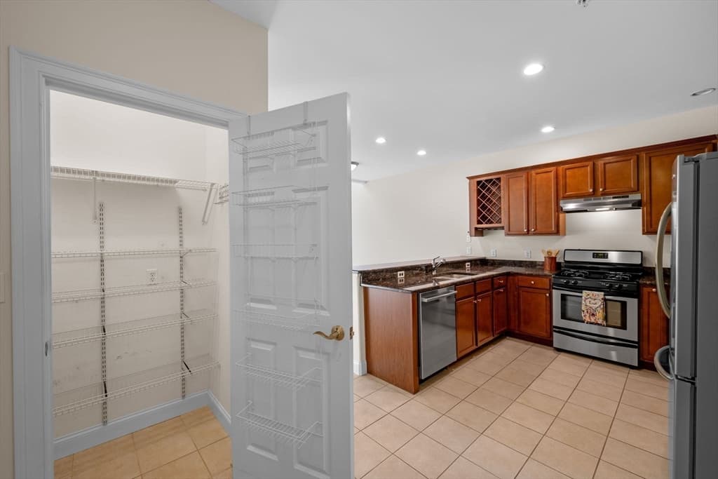 Condominium at 5 Pelton Way # 10, Hampton Falls NH 03844, Hampton Falls, photo 10 of 35