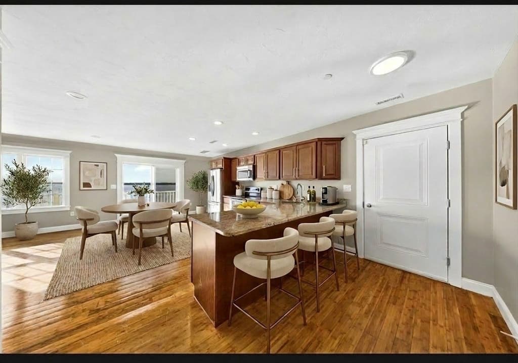 Condominium at 271 Draper St # 4, Fall River MA 02724, photo 6 of 28