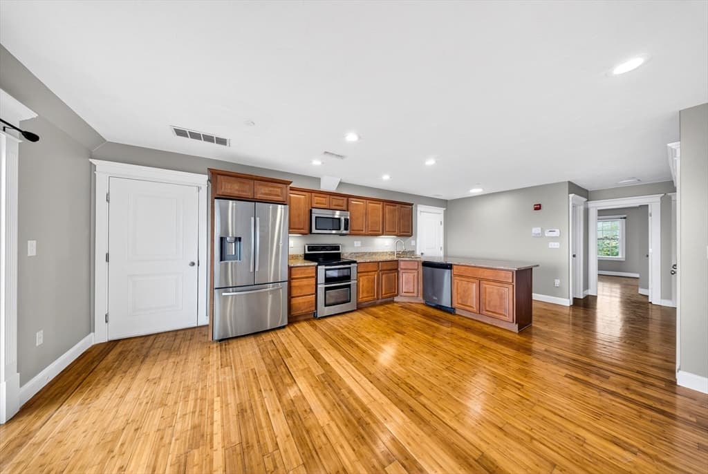 Condominium at 271 Draper St # 4, Fall River MA 02724, photo 7 of 28