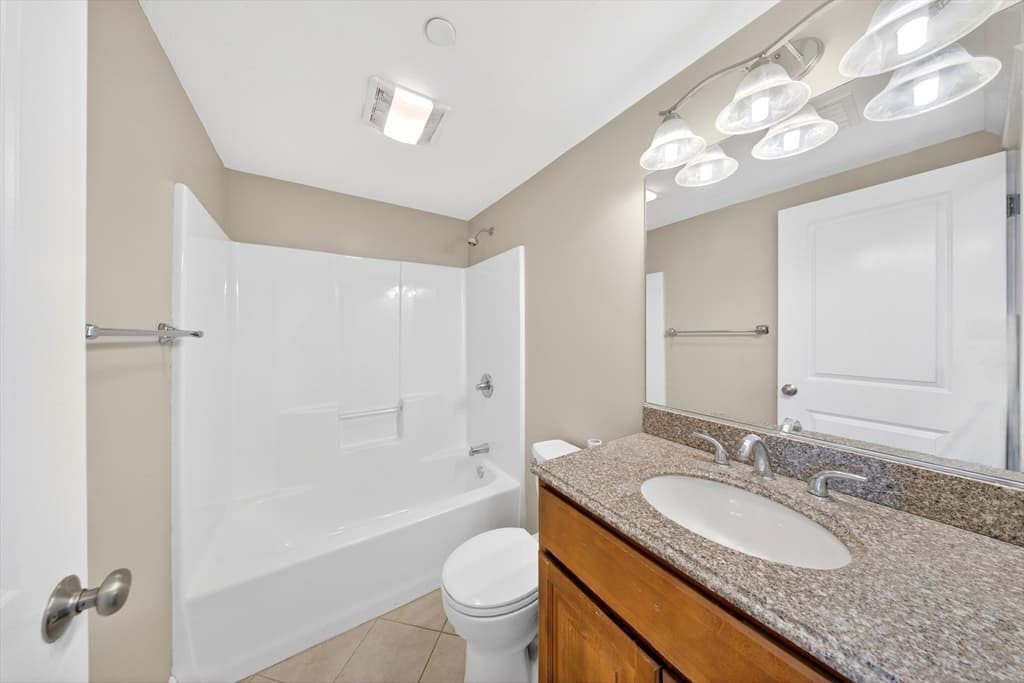 Condominium at 271 Draper St # 4, Fall River MA 02724, photo 9 of 28