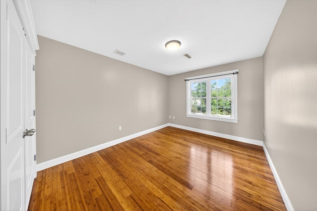 Condominium at 271 Draper St # 4, Fall River MA 02724, photo 10 of 28
