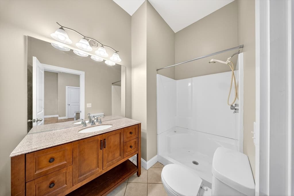Condominium at 271 Draper St # 4, Fall River MA 02724, photo 19 of 28