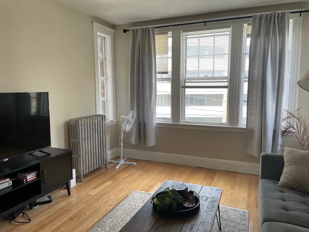 Condominium at 32 Sidlaw Rd # 14, Boston MA 02135, photo 4 of 9