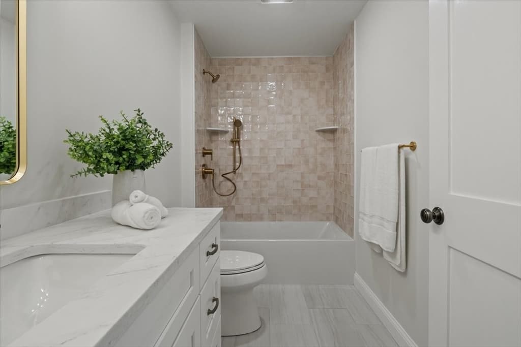 Condominium at 74 Uncas Avenue # 1, Franklin MA 02038, photo 20 of 23