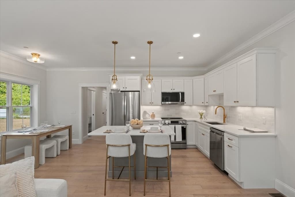 Condominium at 74 Uncas Avenue # 1, Franklin MA 02038, photo 10 of 23