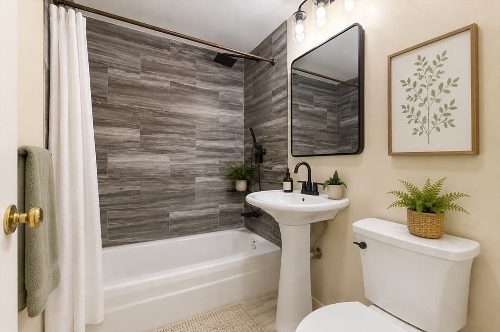 Condominium at 70 Warren # 4, Chelsea MA 02150, Chelsea, photo 7 of 11