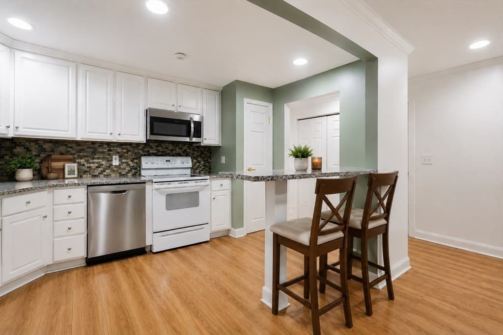 Condominium at 70 Warren # 4, Chelsea MA 02150, Chelsea, photo 3 of 11