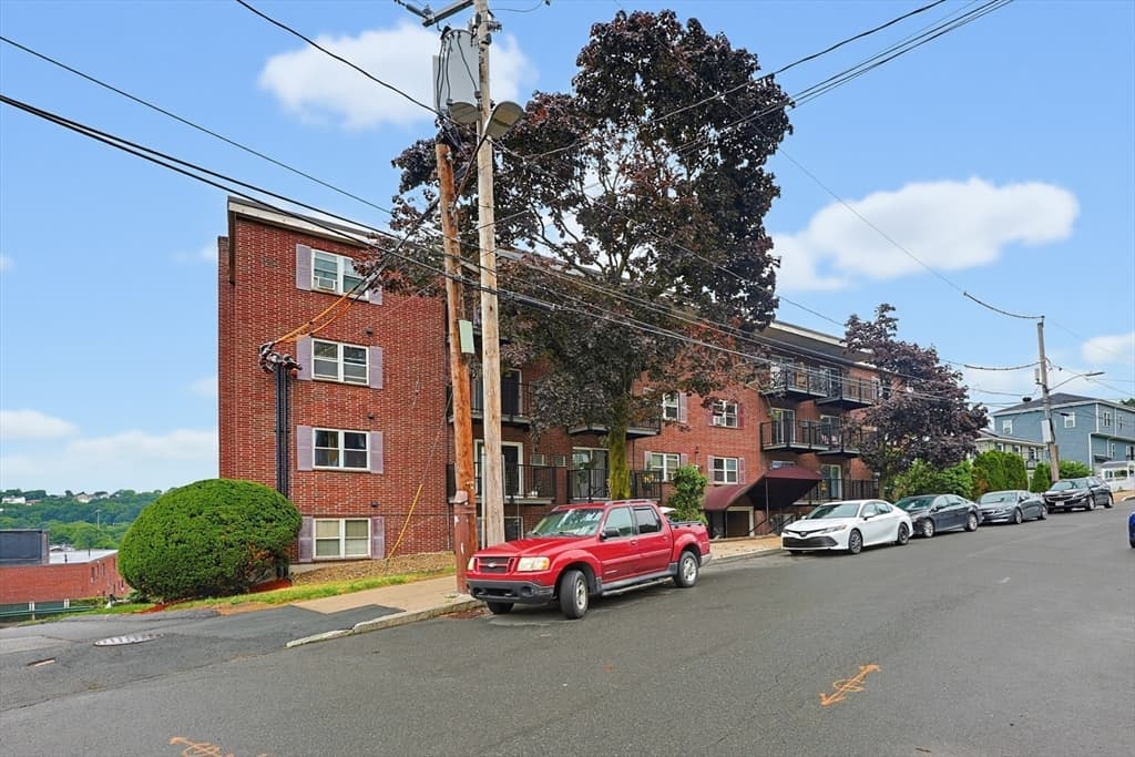 Condominium at 70 Warren # 4, Chelsea MA 02150, Chelsea, photo 9 of 11