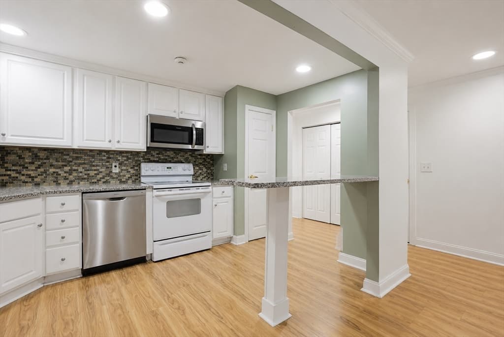 Condominium at 70 Warren # 4, Chelsea MA 02150, Chelsea, photo 4 of 11