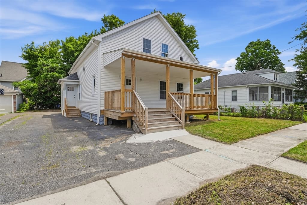 53 Devens St, Springfield MA 01151 photo 2