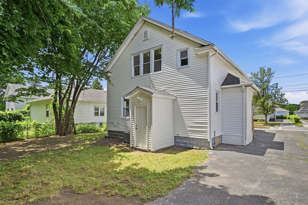 53 Devens St, Springfield MA 01151 photo 38