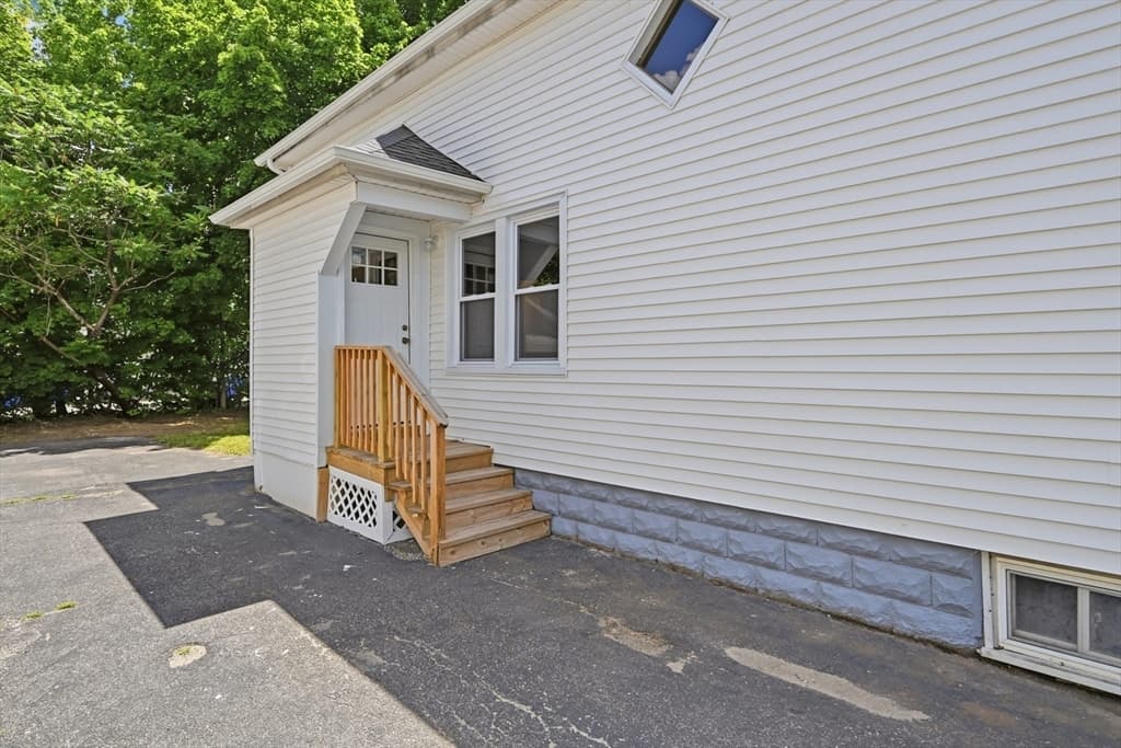 53 Devens St, Springfield MA 01151 photo 37