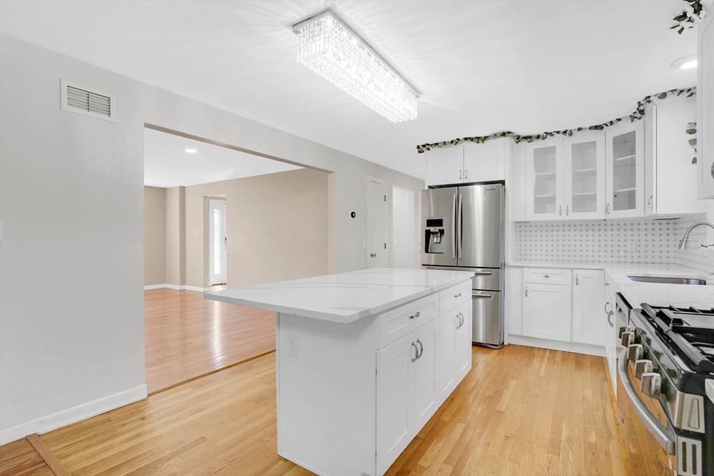 Single Family Residence at 990 Frank Smith Rd, Longmeadow MA 01106, Longmeadow, photo 6 of 42