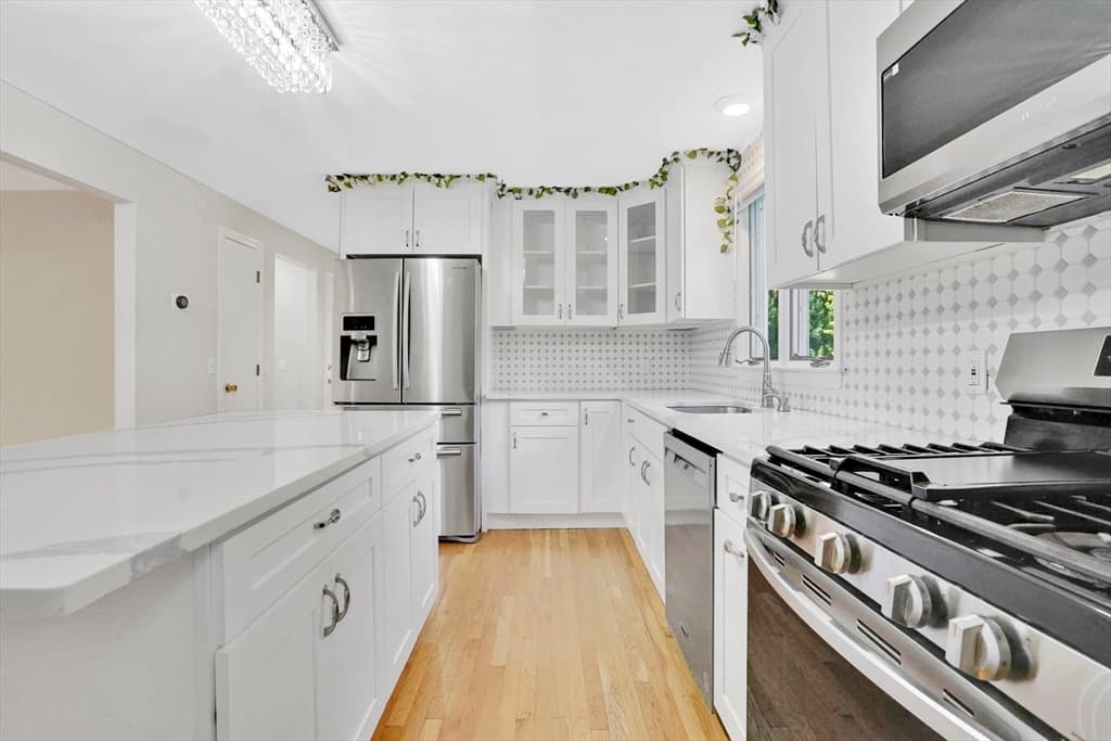 Single Family Residence at 990 Frank Smith Rd, Longmeadow MA 01106, Longmeadow, photo 5 of 42
