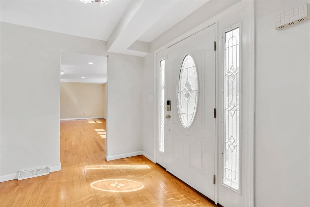 Single Family Residence at 990 Frank Smith Rd, Longmeadow MA 01106, Longmeadow, photo 9 of 42