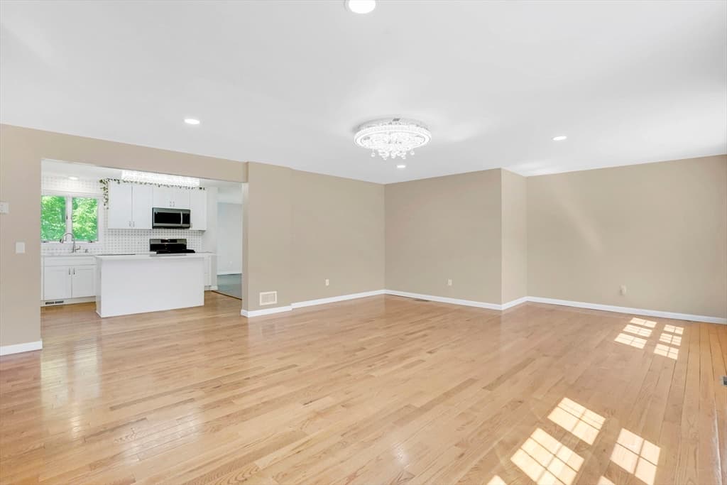 Single Family Residence at 990 Frank Smith Rd, Longmeadow MA 01106, Longmeadow, photo 10 of 42