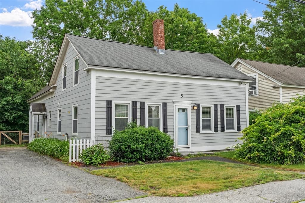 5 Mill St, Pepperell MA 01463