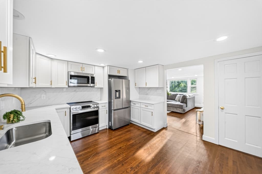 268 Lexington St, Woburn MA 01801 photo 10