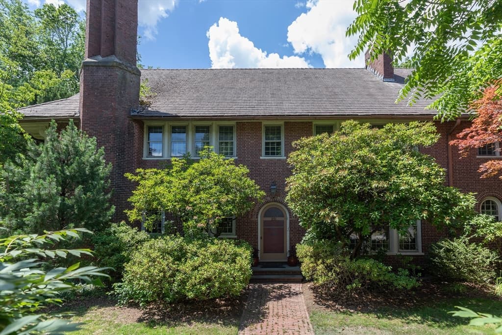 231 Waverley Ave, Newton MA 02458