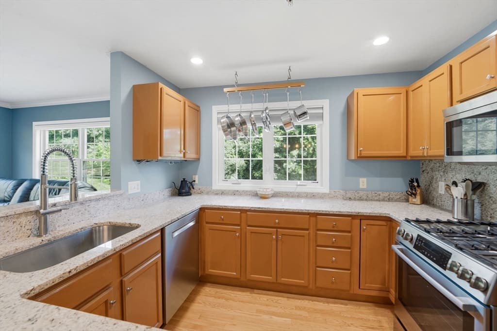 Condominium at 23 Azalea Ln # 23, Grafton MA 01519, Grafton, photo 16 of 41