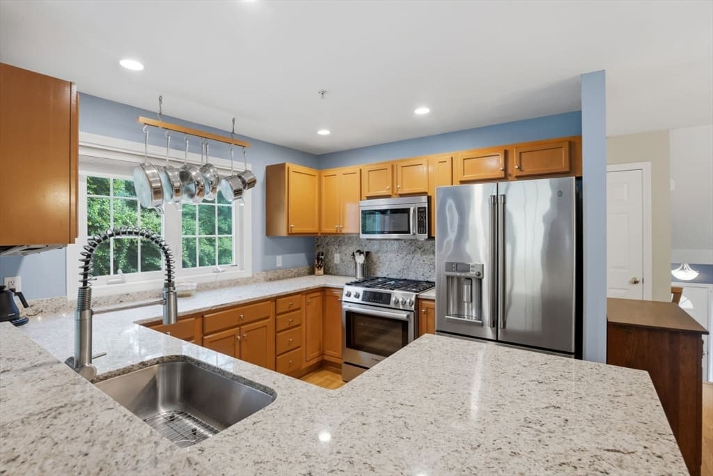 Condominium at 23 Azalea Ln # 23, Grafton MA 01519, Grafton, photo 14 of 41