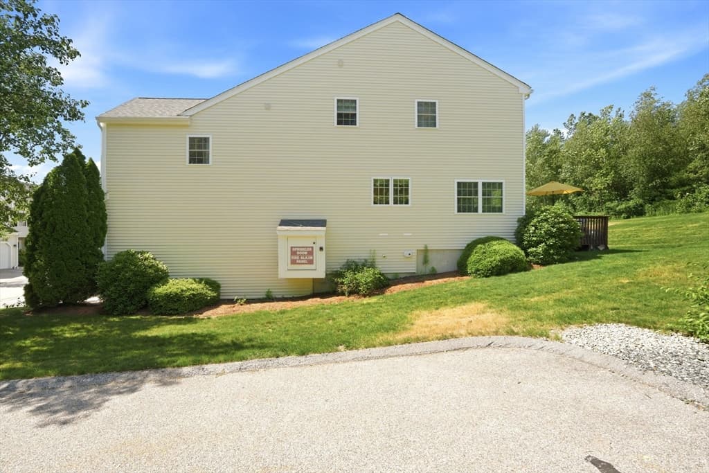 Condominium at 23 Azalea Ln # 23, Grafton MA 01519, Grafton, photo 11 of 41