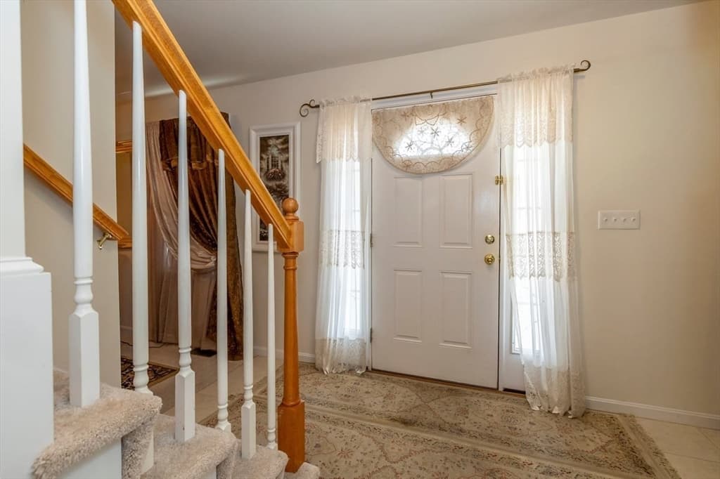 5 Poe Cir, Tyngsborough MA 01879 photo 2