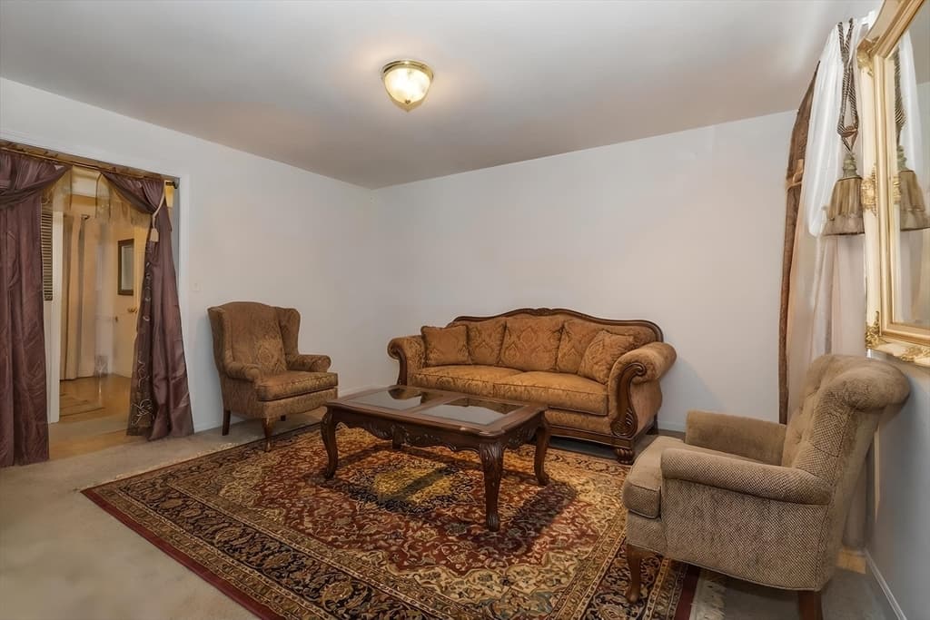 5 Poe Cir, Tyngsborough MA 01879 photo 6