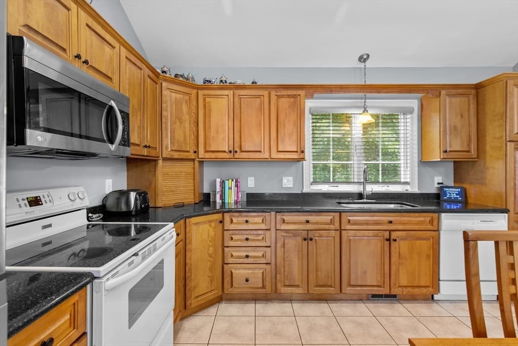 Condominium at 235 Carver Rd # 3, Plymouth MA 02360, Plymouth, photo 13 of 32