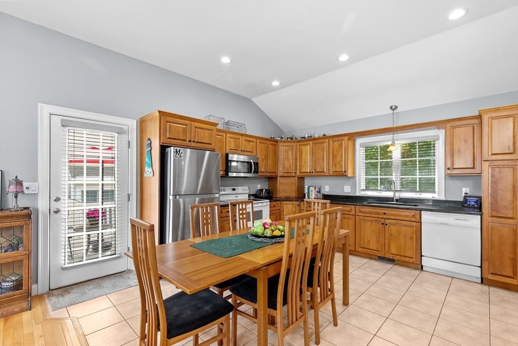 Condominium at 235 Carver Rd # 3, Plymouth MA 02360, Plymouth, photo 9 of 32