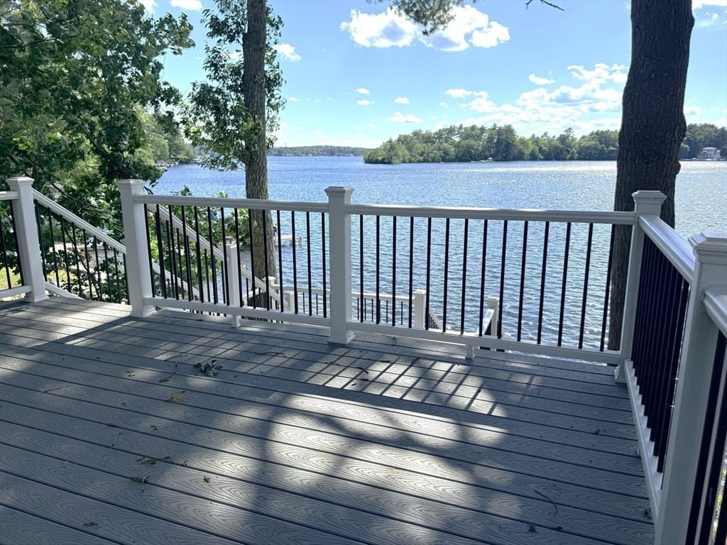 26 Laurelwood Dr, Webster MA 01570